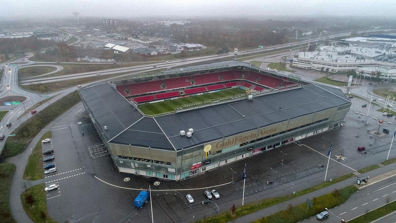 Bengaler och brand kaos vid arenainsläpp